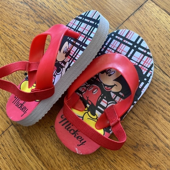 Mickey Mouse Red Sandals Unisex Size 5 - Picture 2 of 7